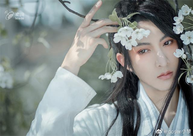 coser網(wǎng)紅小夢實(shí)力cosplay囚鳳凰容止