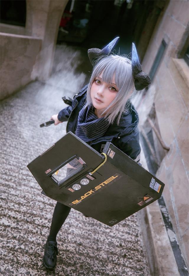 明日方舟雷蛇cos