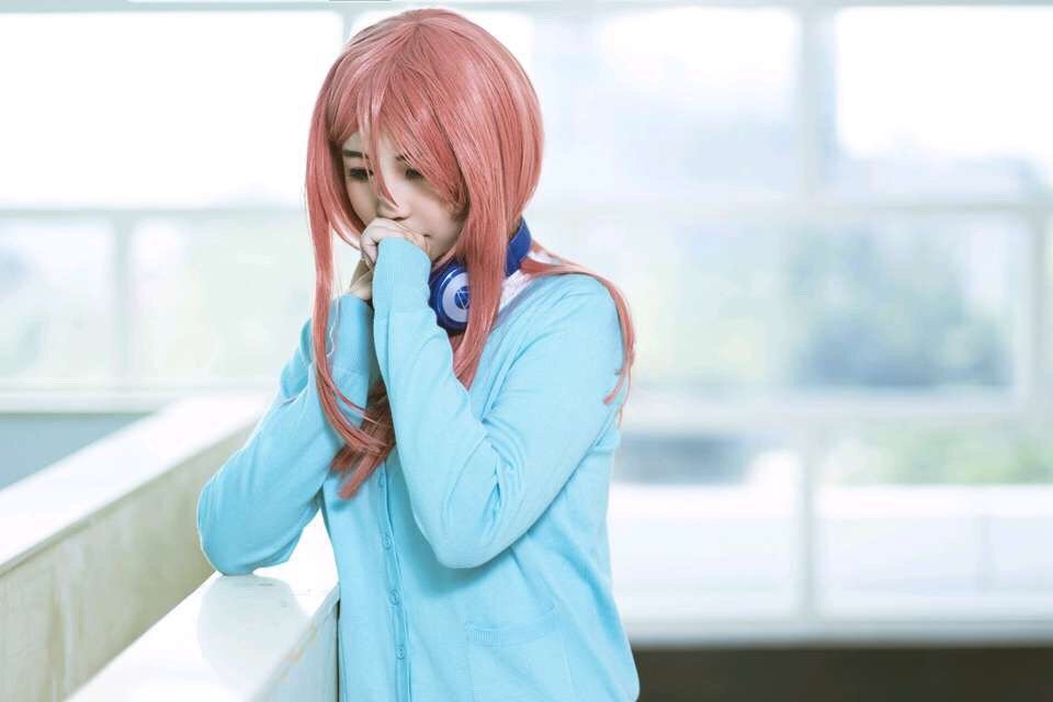 黑絲萌妹還原中野三玖