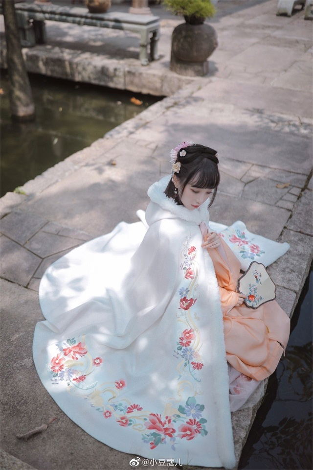 小豆蔻兒cos