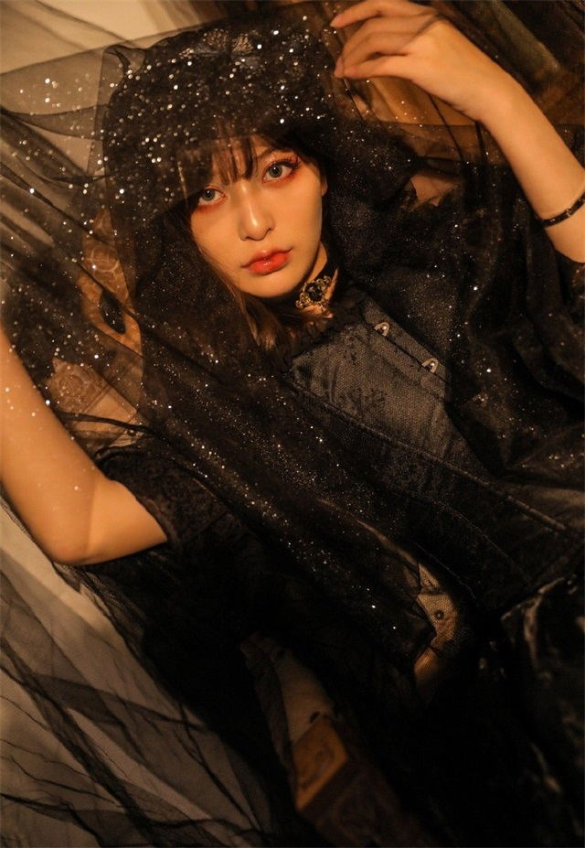 黑紗美女