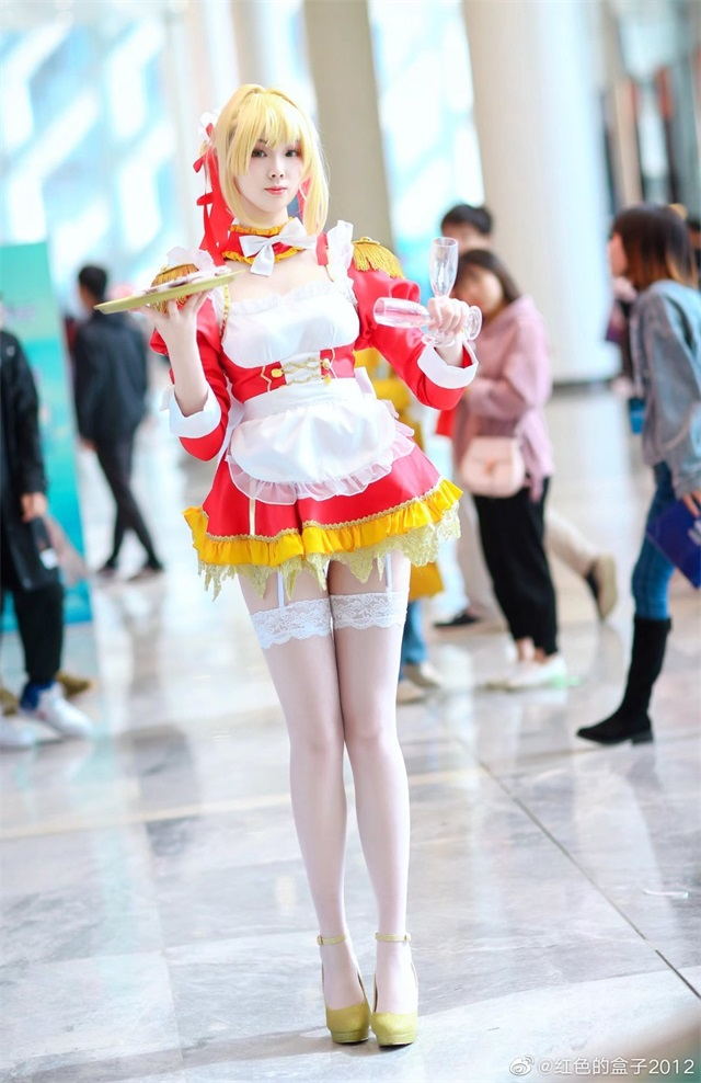 女仆小姐姐