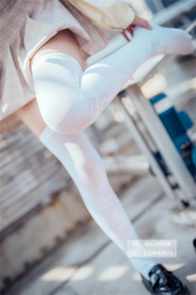 絕對領域?qū)懻? width=