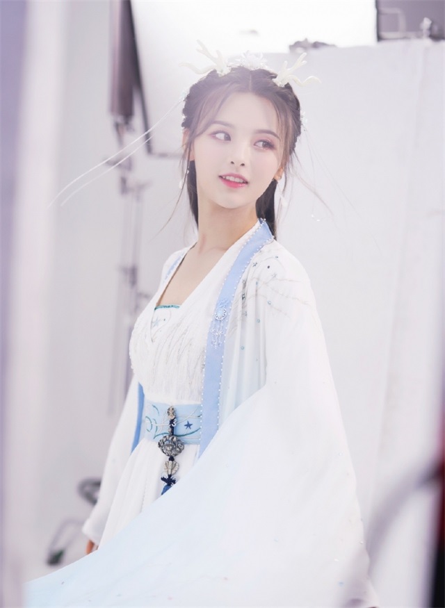 錦鯉少女楊超越古裝小龍女圖片