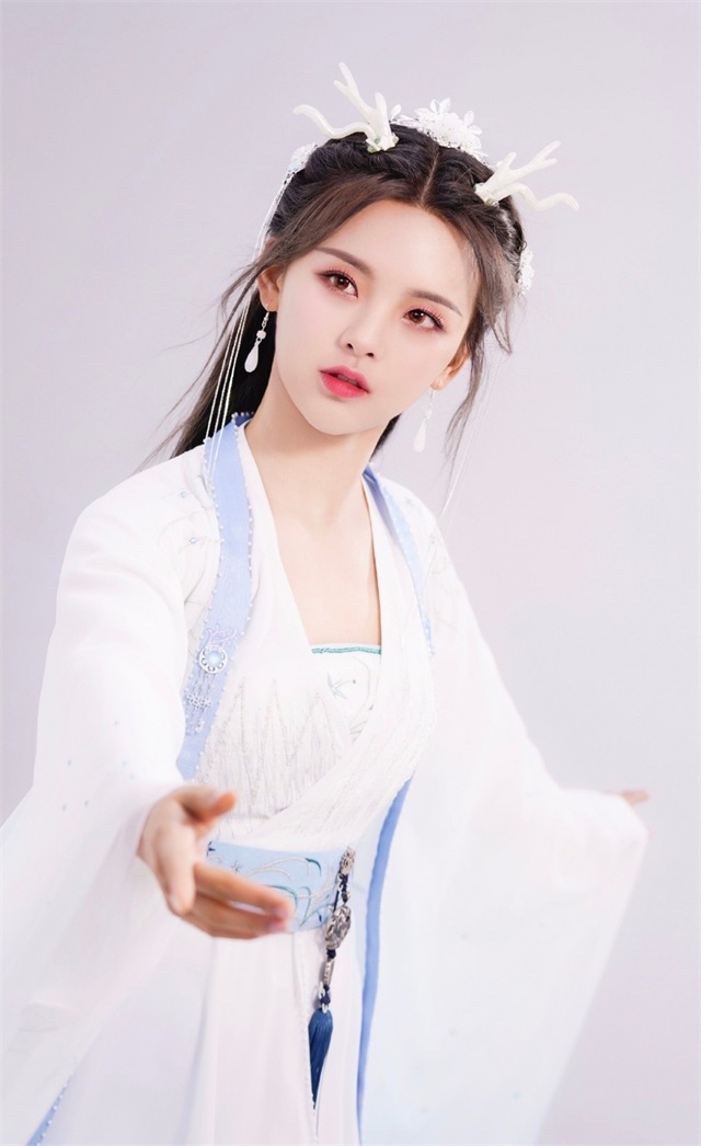 楊超越古裝小龍女cosplay美圖